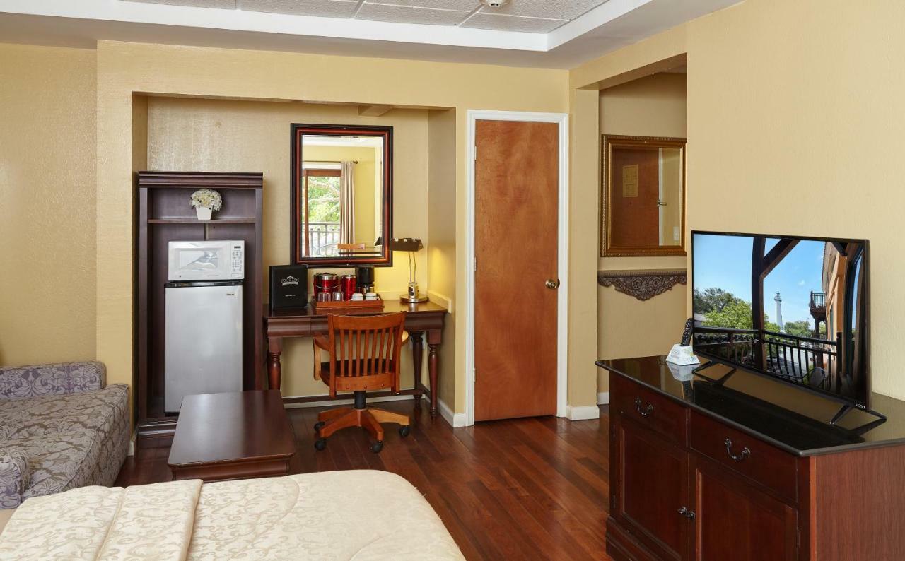Ocean Inn & Suites St. Simons Island Exterior photo